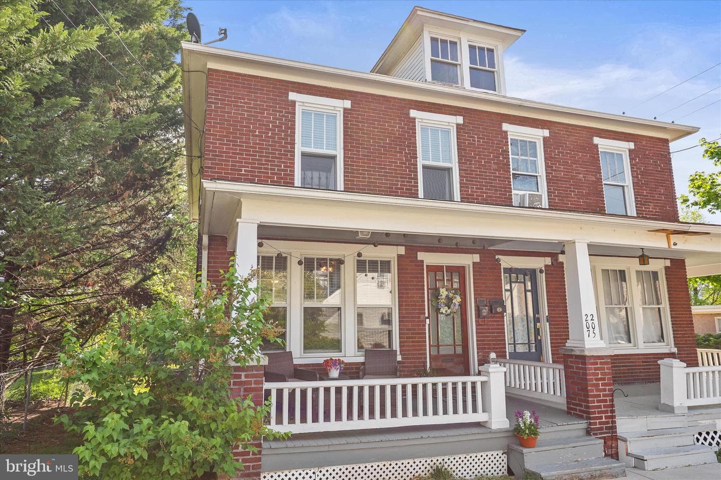 207 N Stratton St photo 3