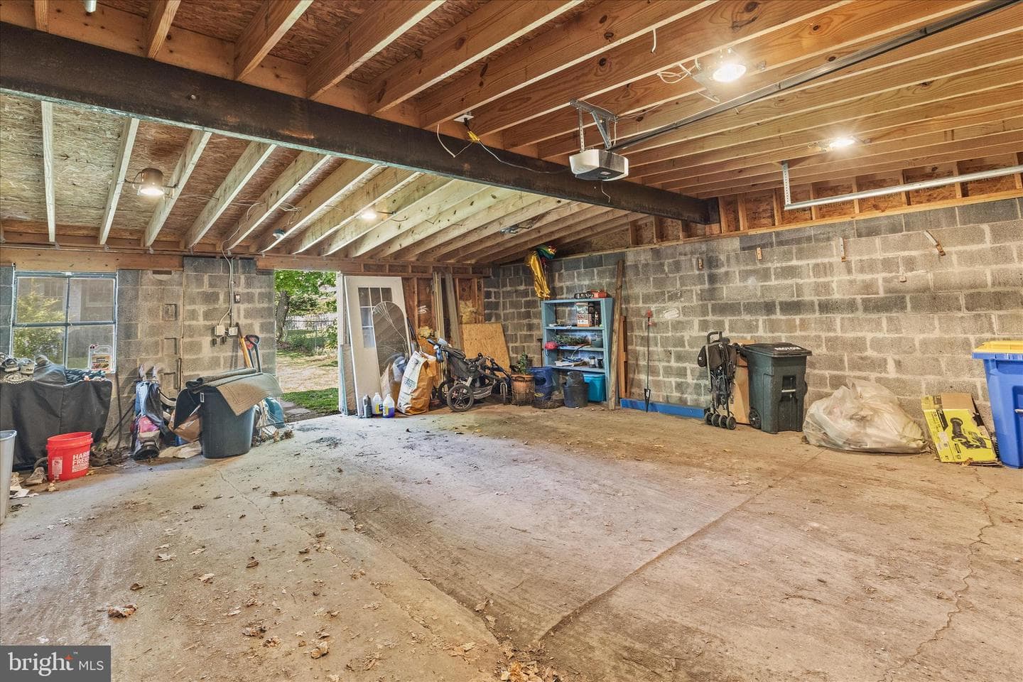 207 N Stratton St photo 32