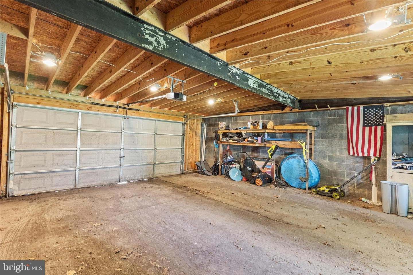 207 N Stratton St photo 33