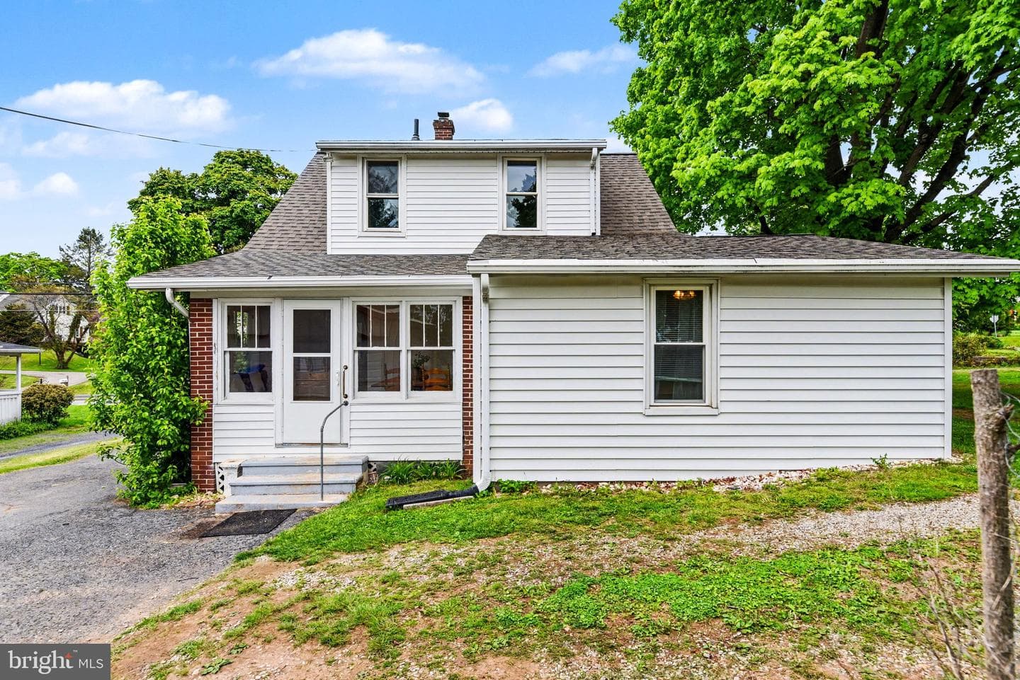186 W York Street photo 27