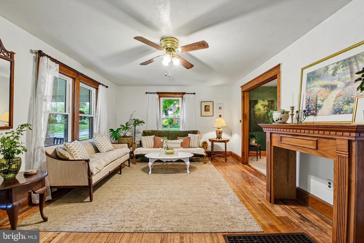 186 W York Street photo 3