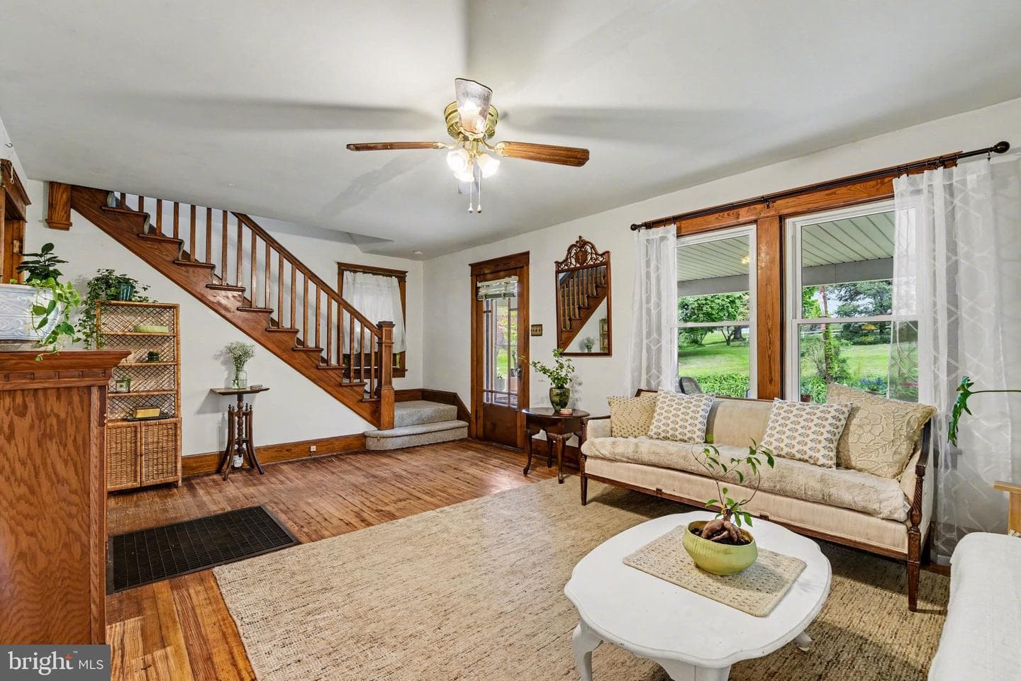 186 W York Street photo 4