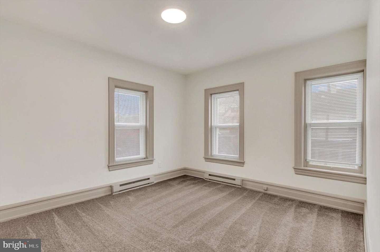 405 W King Street photo 19