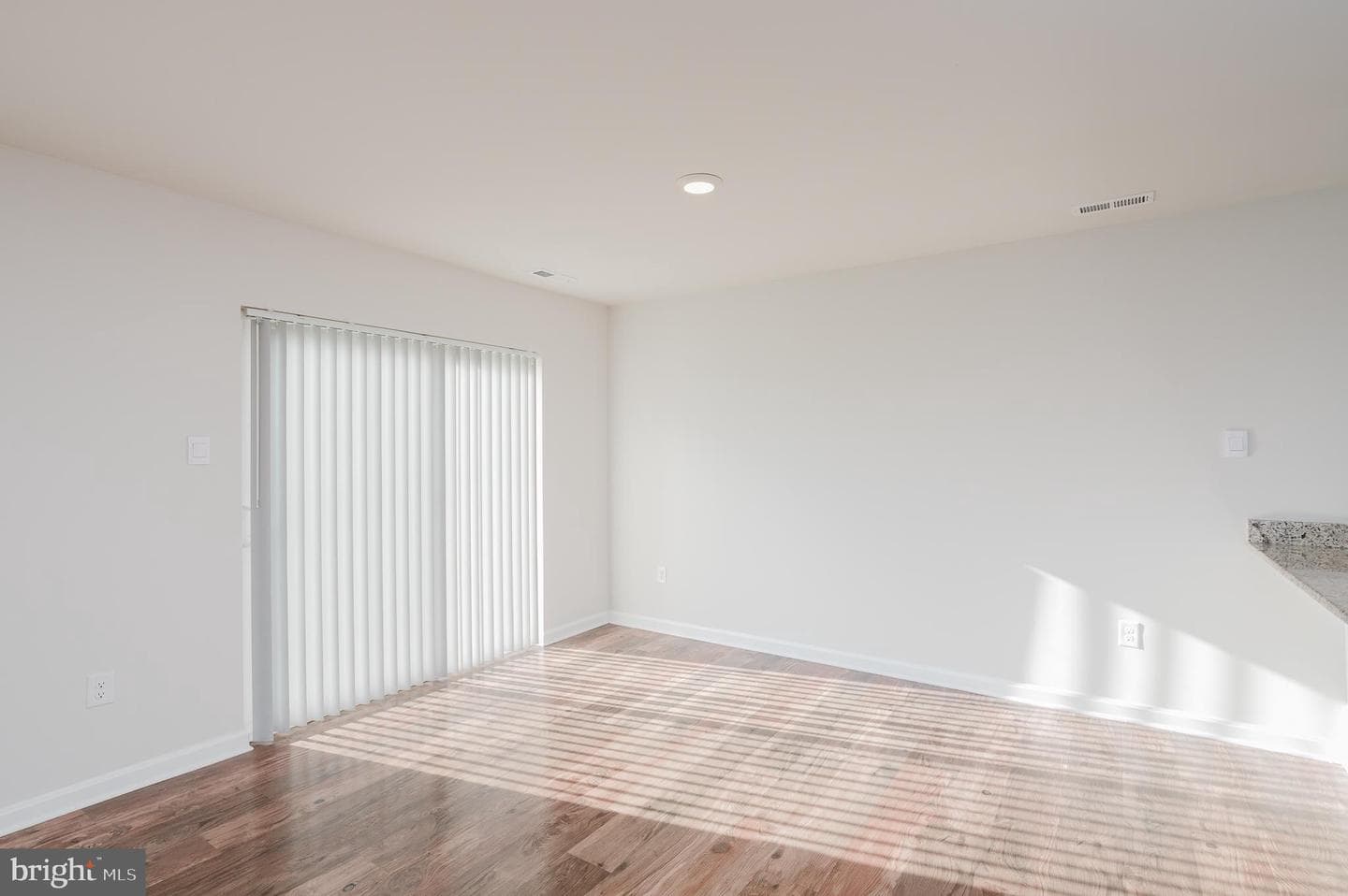 85 River Road photo 25