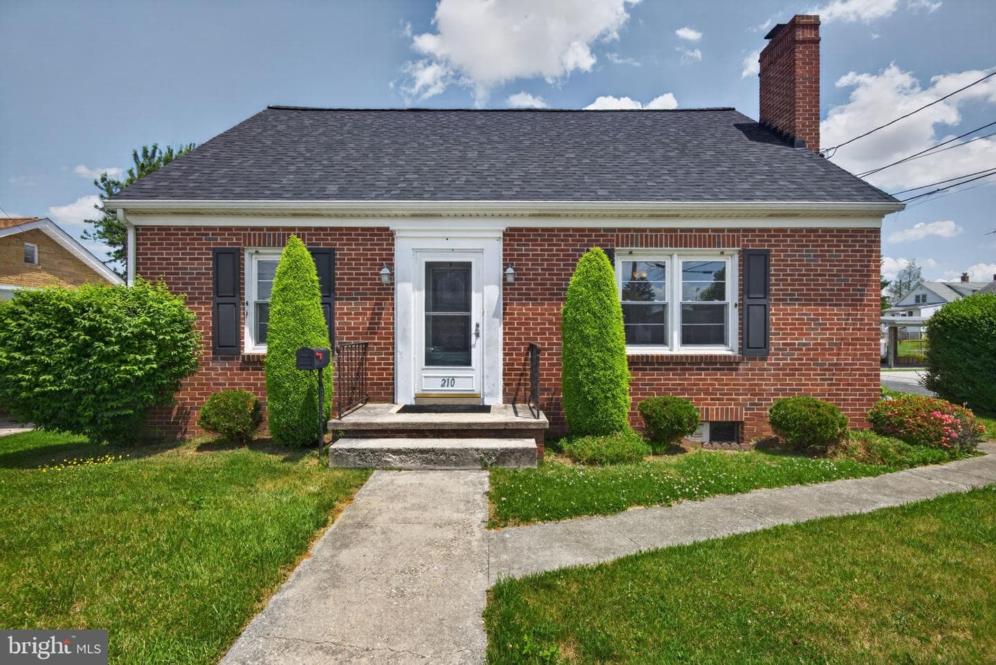 210 Stambach Street photo 2