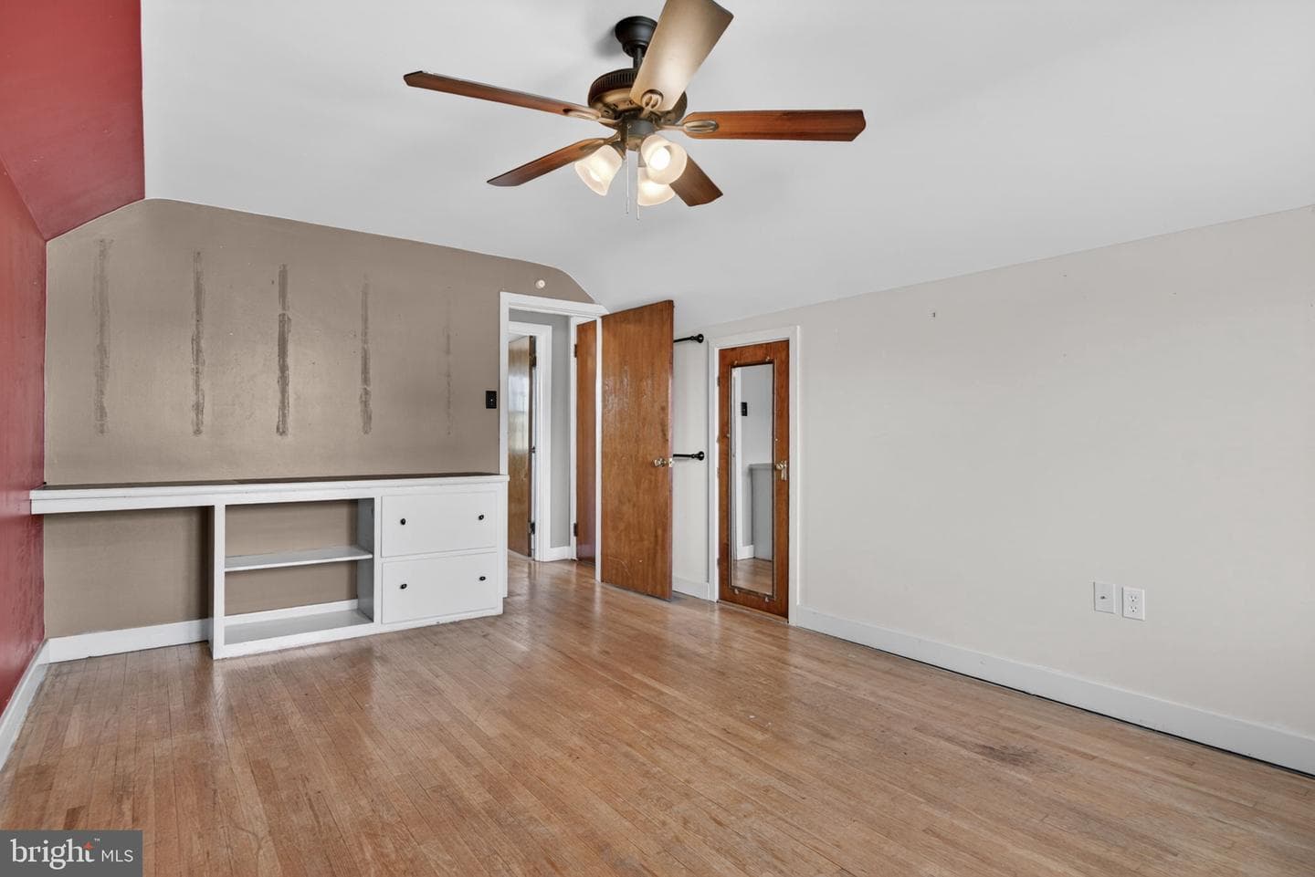 210 Stambach Street photo 25