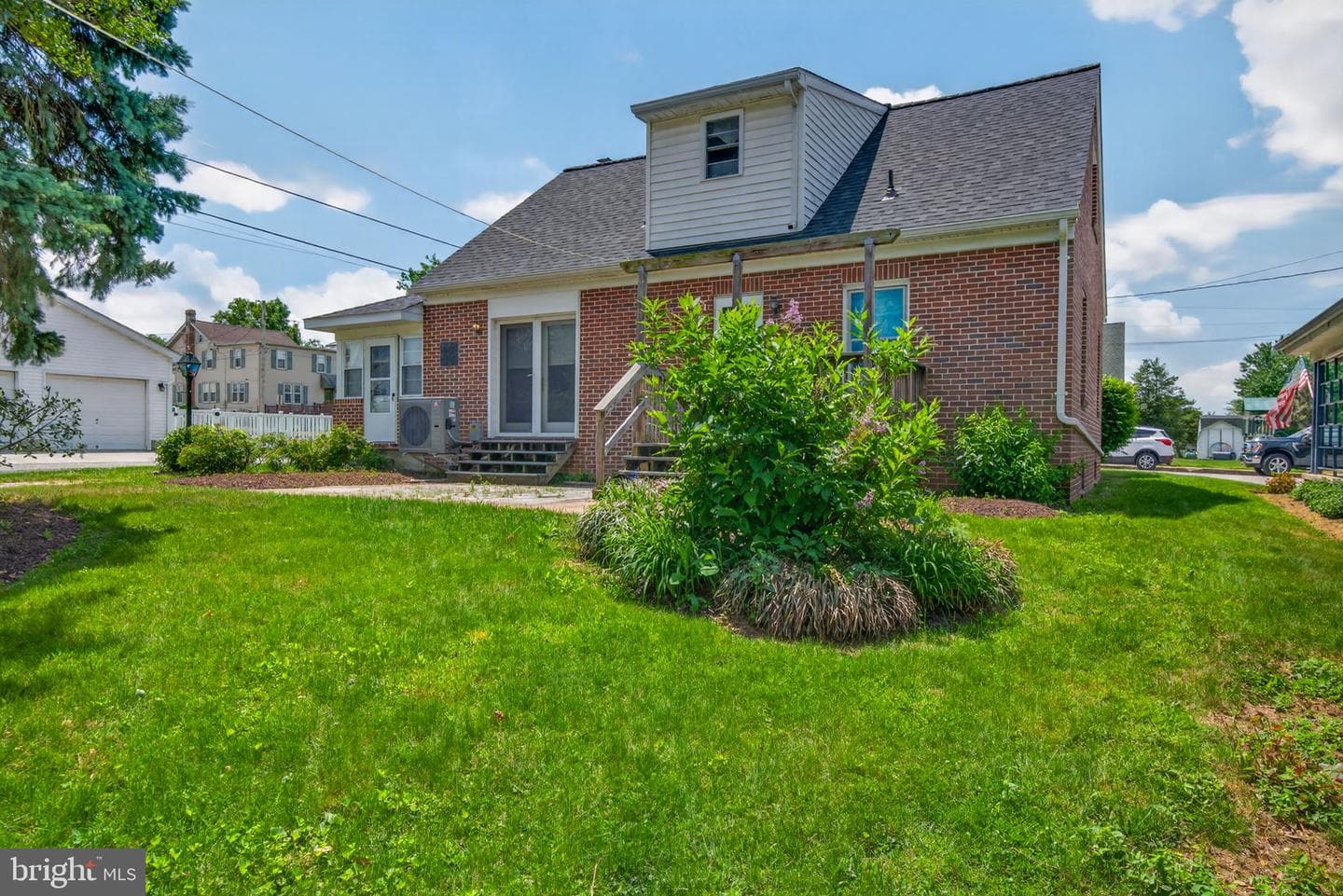 210 Stambach Street photo 30
