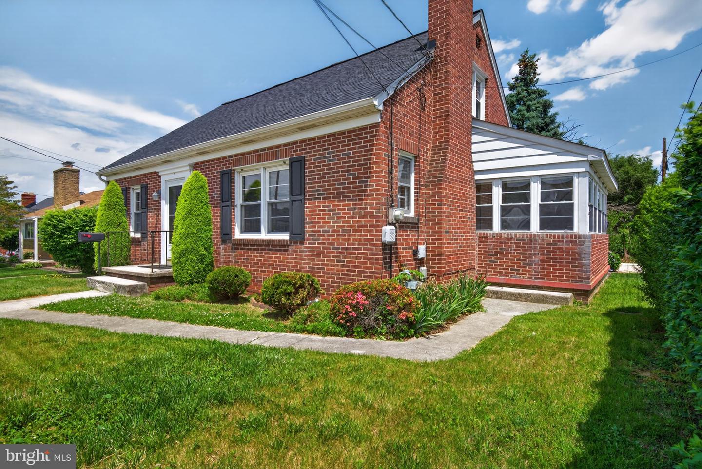 210 Stambach Street photo 4