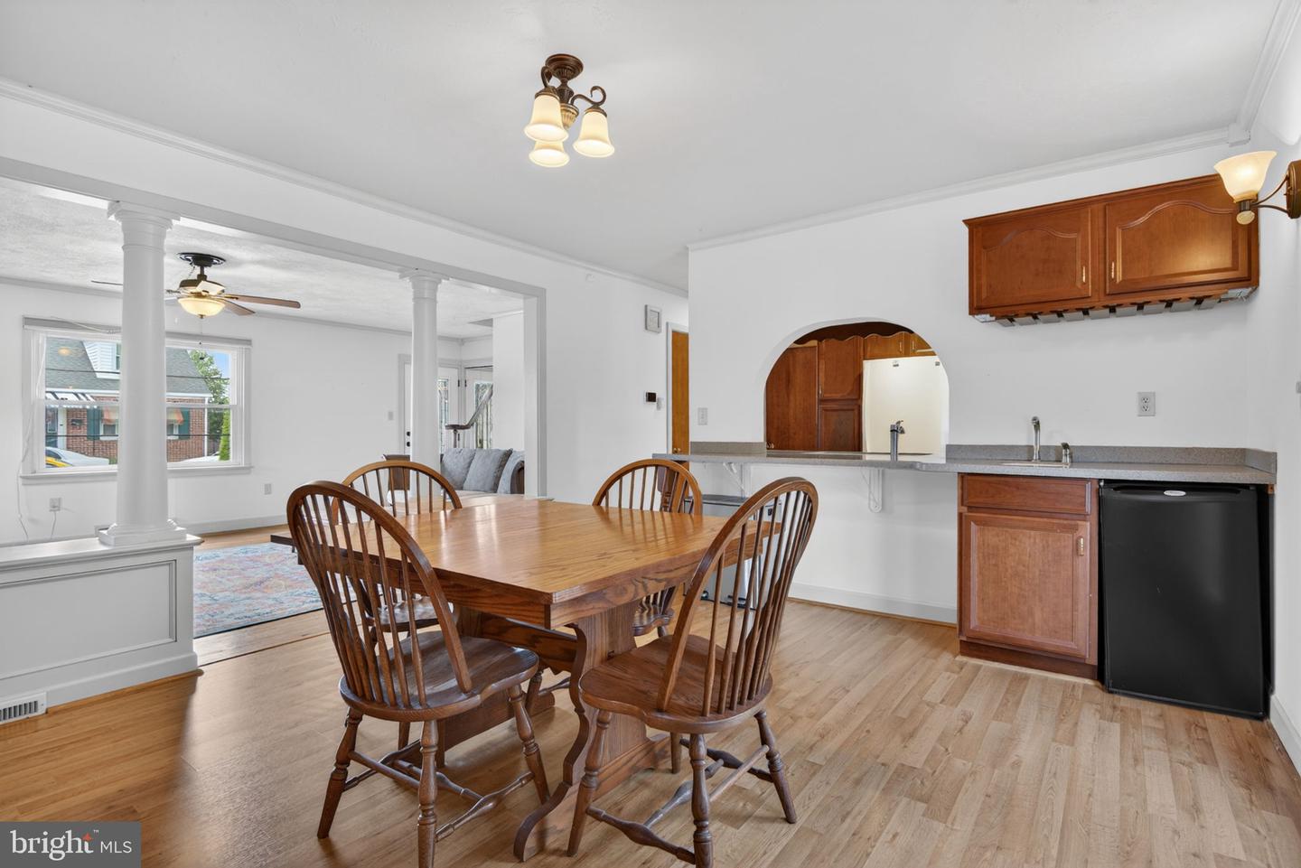210 Stambach Street photo 9