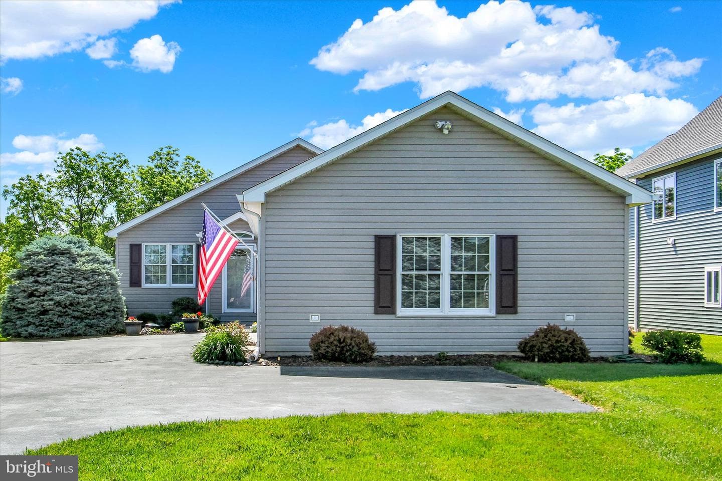 394 Heritage Drive photo 2