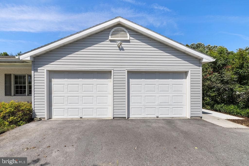 315 Friendship Lane photo 3