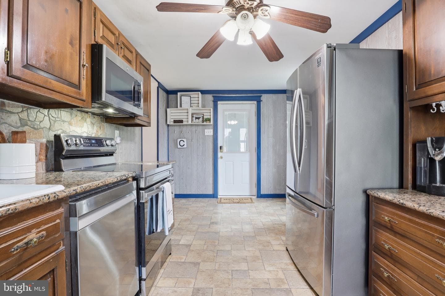 103 W King Street photo 15