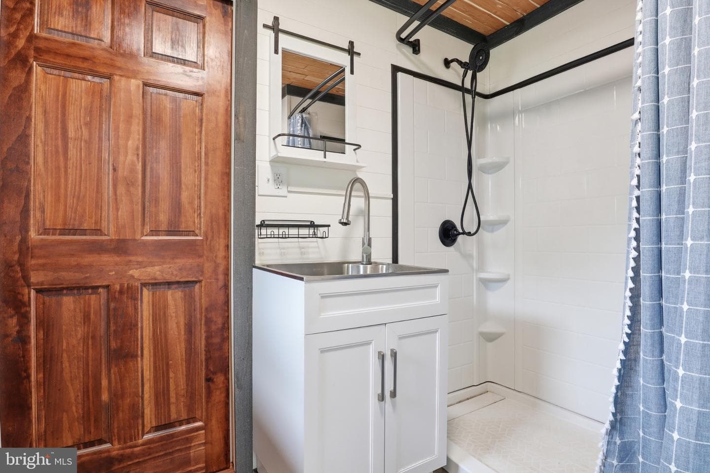 103 W King Street photo 16