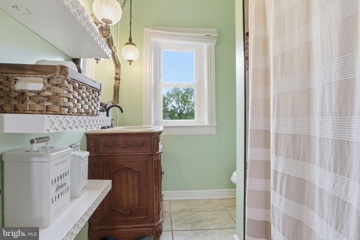 103 W King Street photo 24