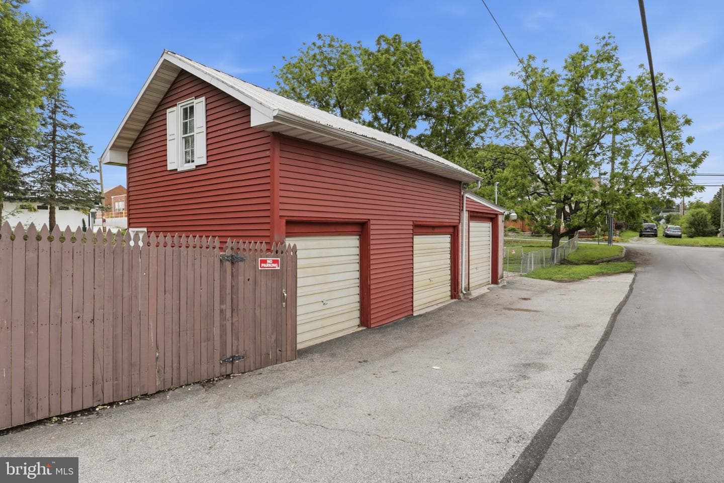 103 W King Street photo 37