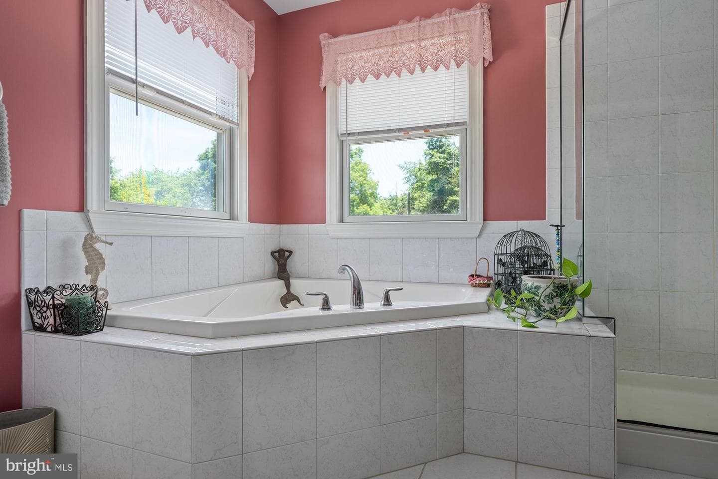 75 Saint Johns Road W photo 35