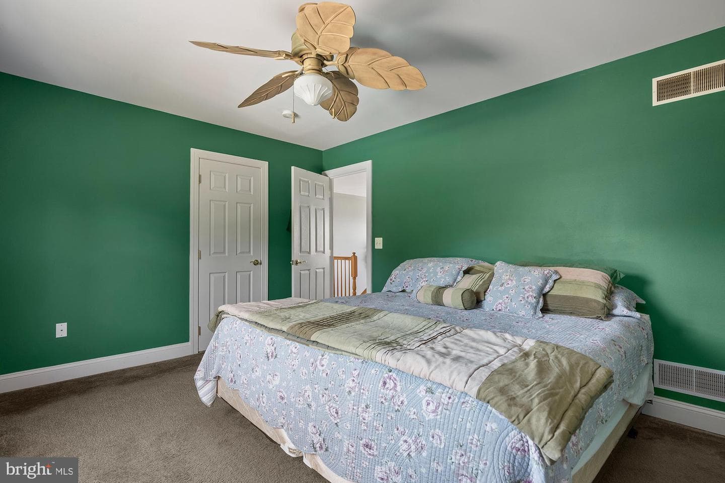75 Saint Johns Road W photo 39