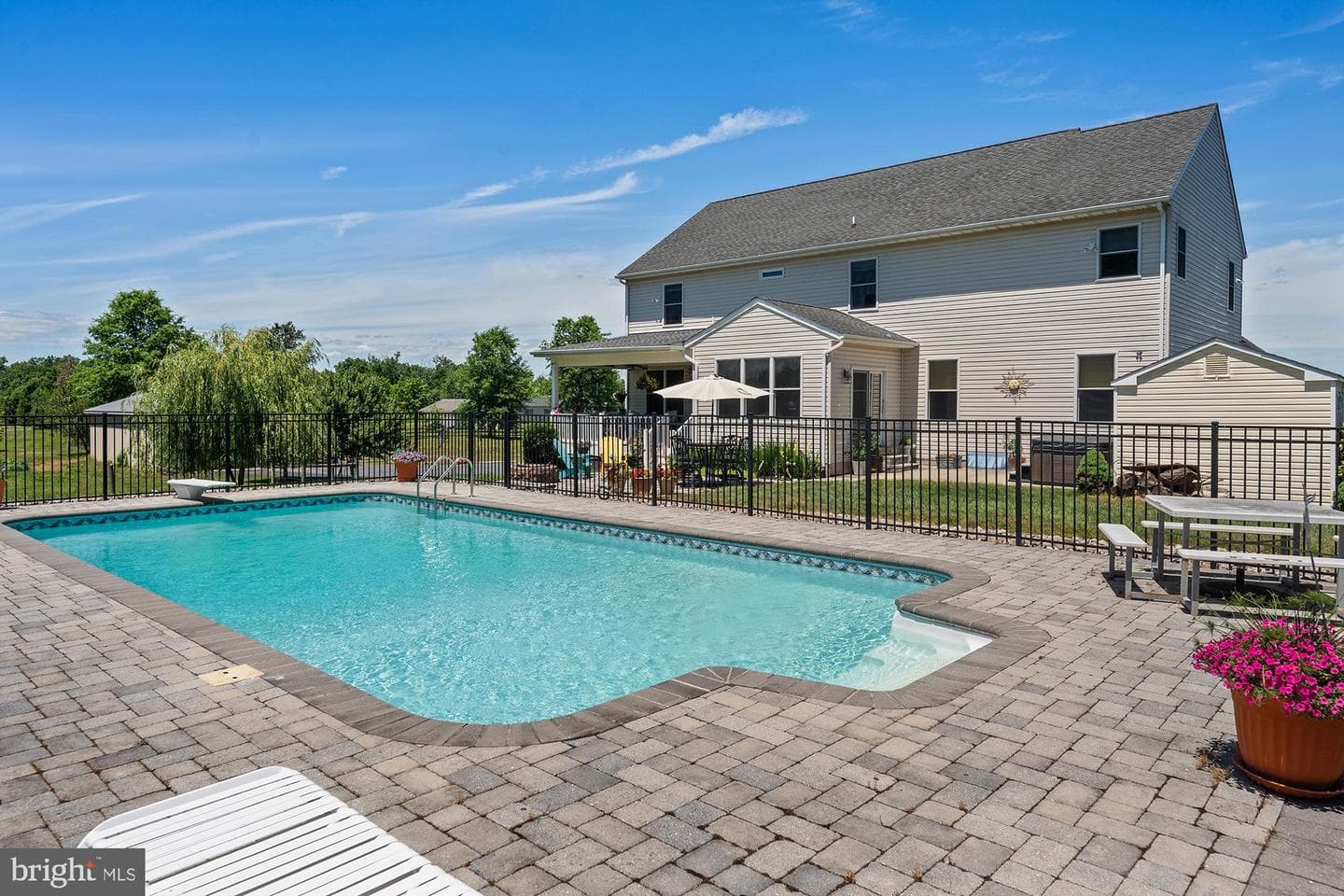 75 Saint Johns Road W photo 61