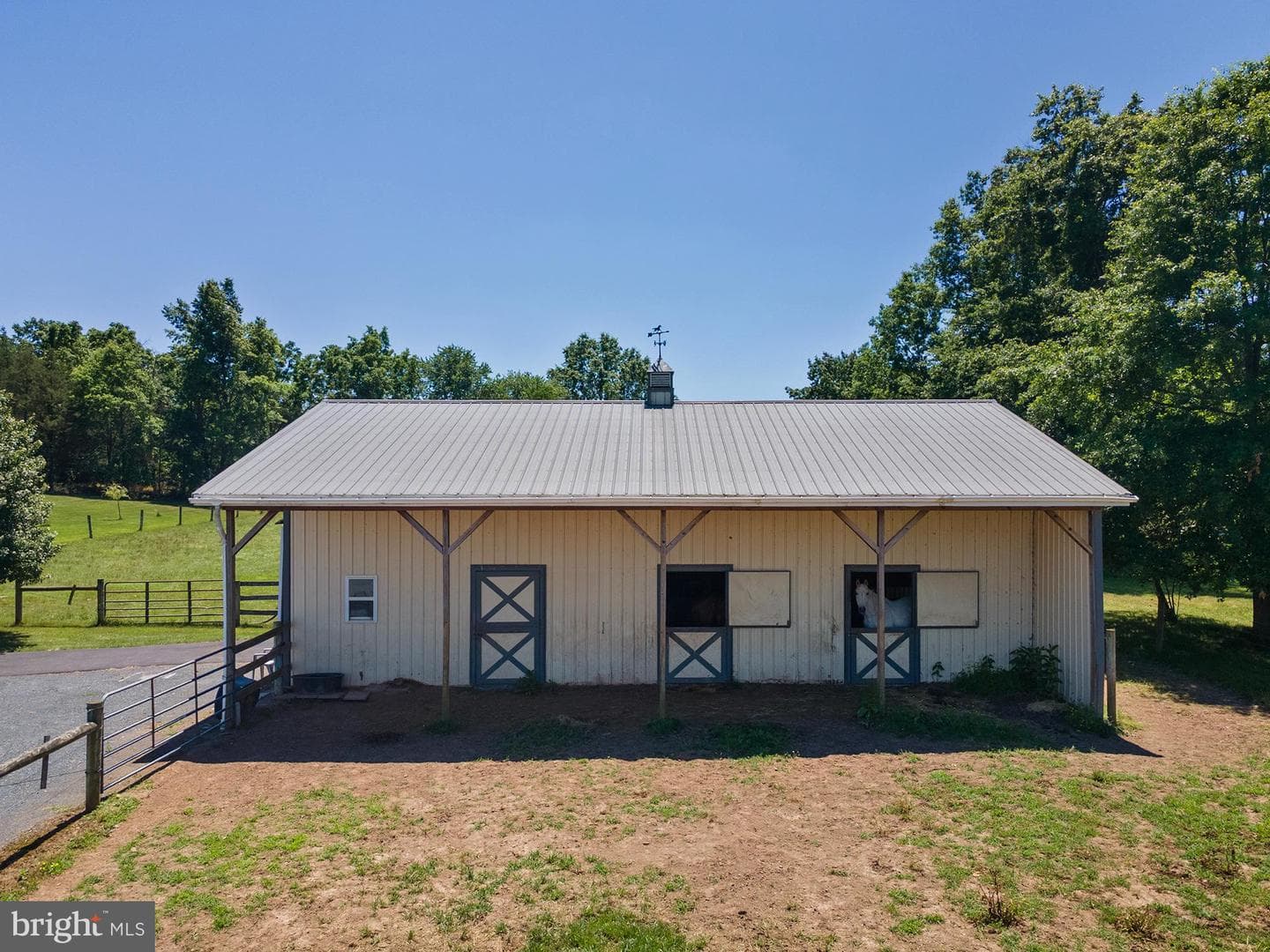 75 Saint Johns Road W photo 70