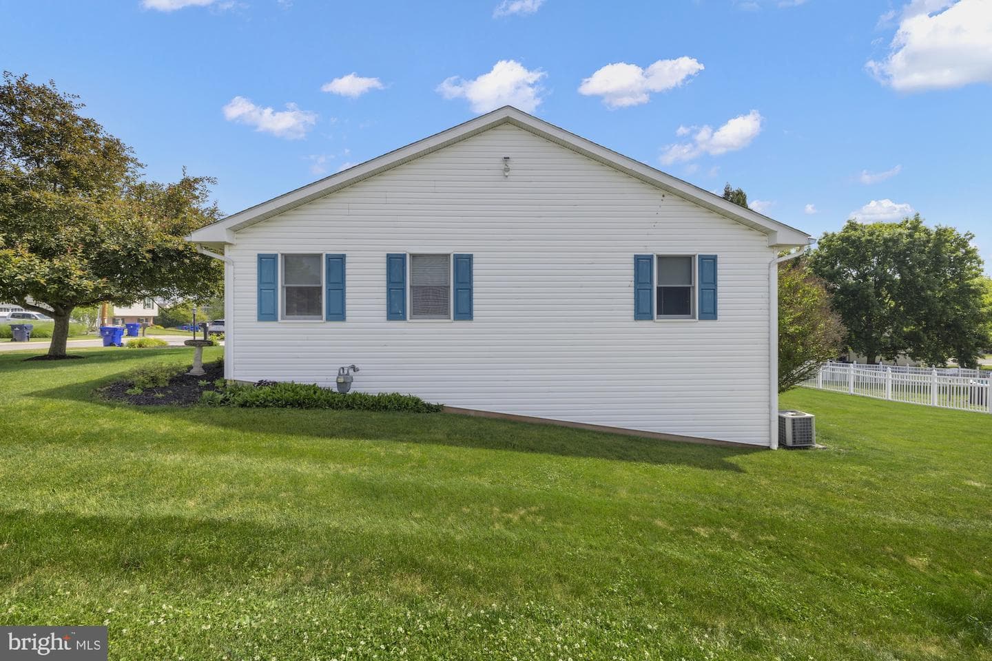 327 Beaver Street photo 8
