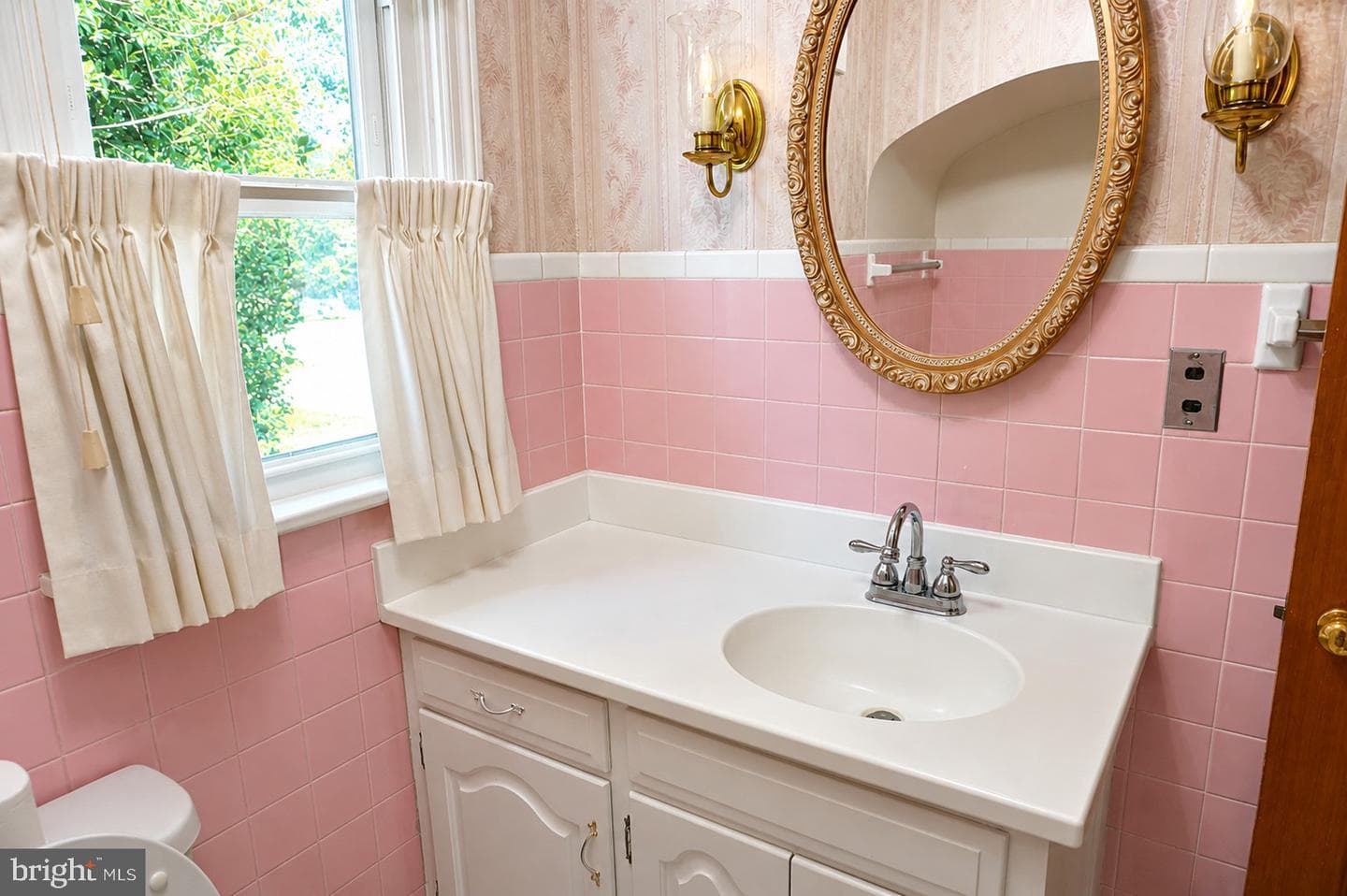 62 W Hanover Street photo 38