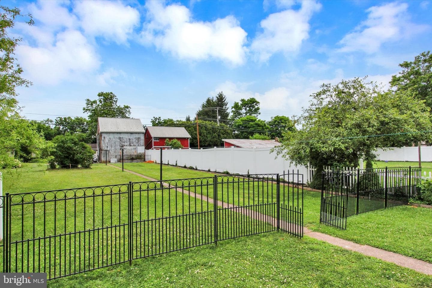 526 W King Street photo 28