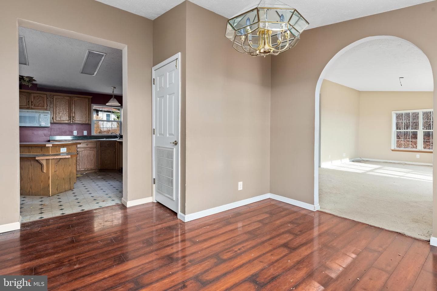 6335 Oxford Road photo 21