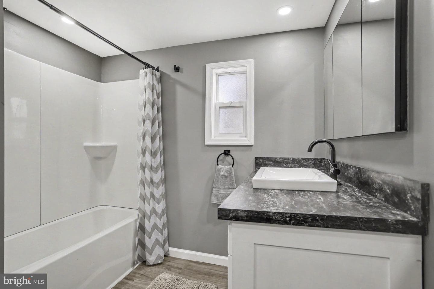 26 Davis Avenue photo 16