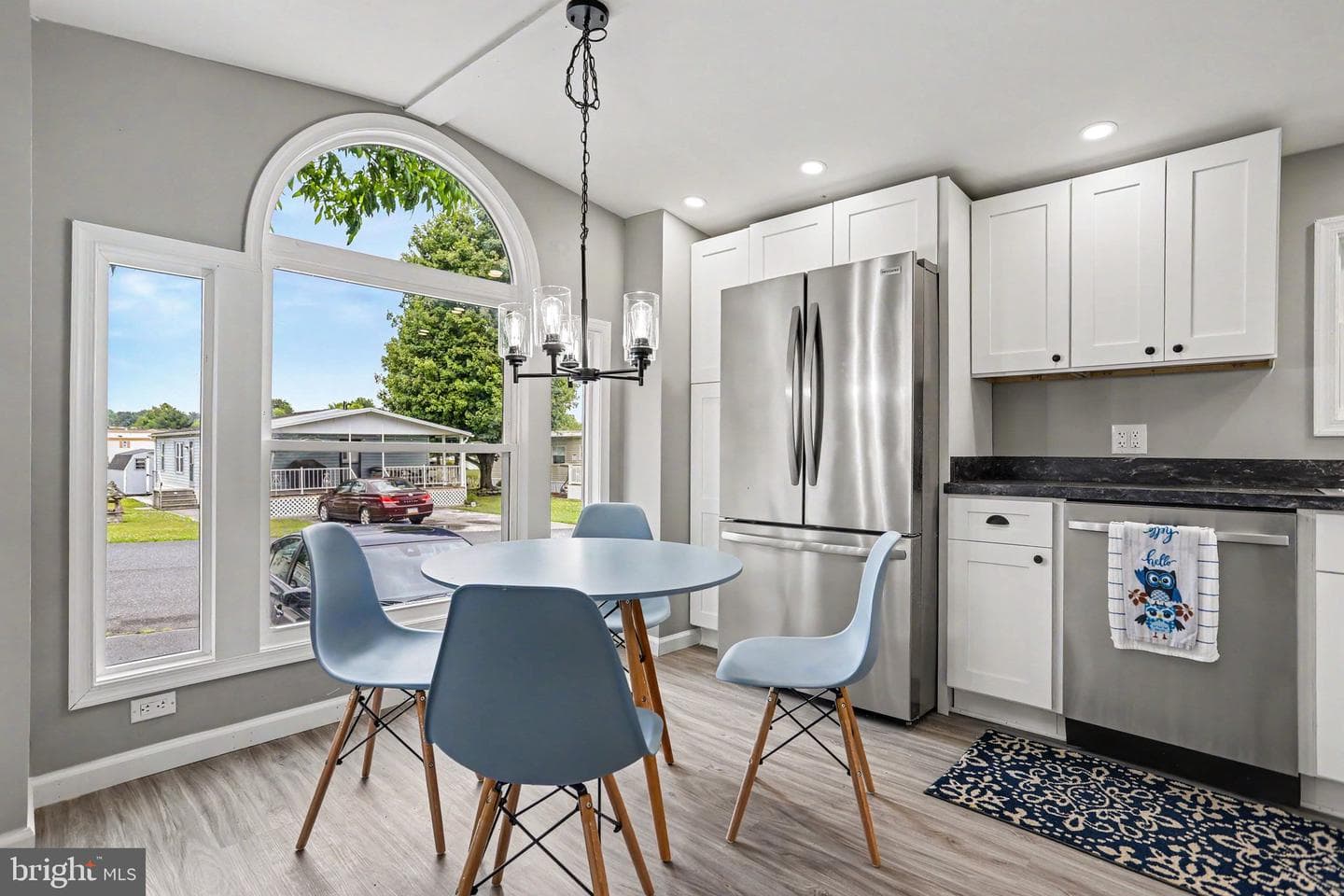 26 Davis Avenue photo 8