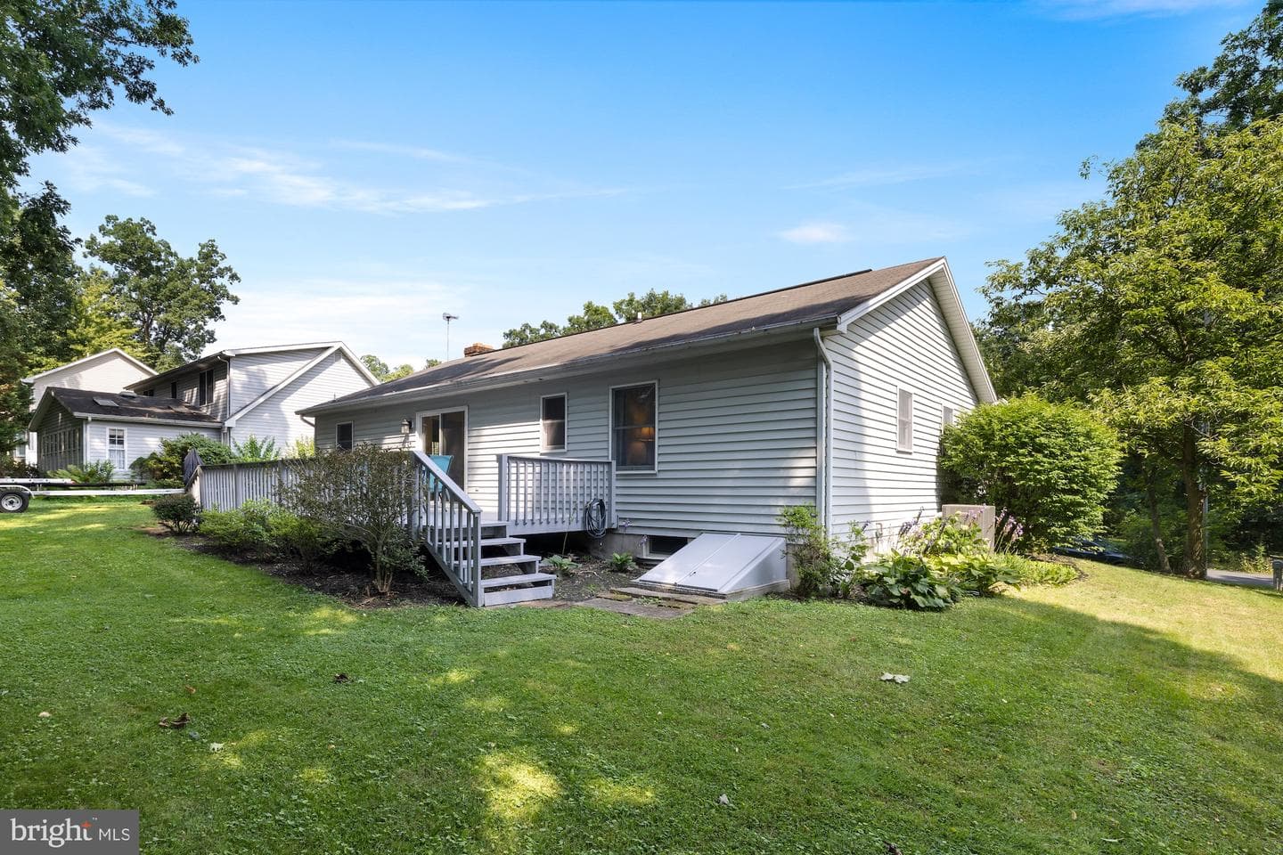 16 Halleck Drive photo 8