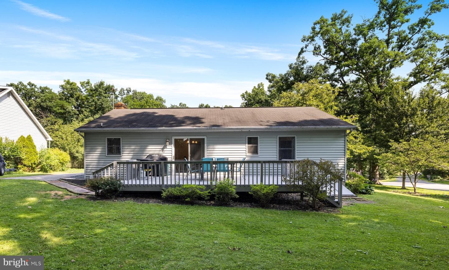 16 Halleck Drive photo 9