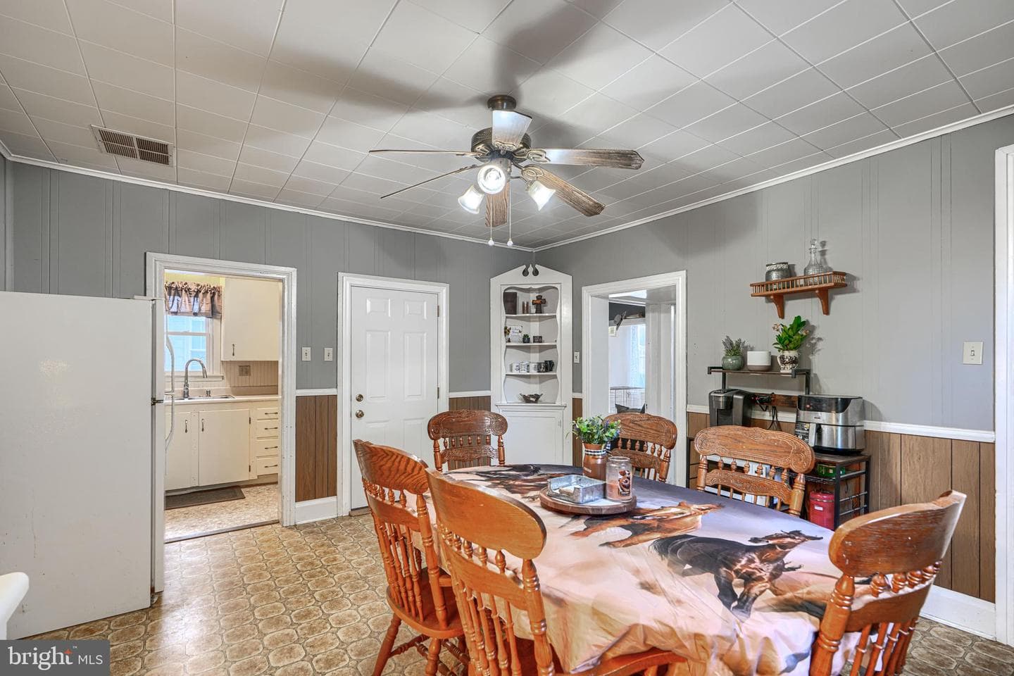331 North photo 23
