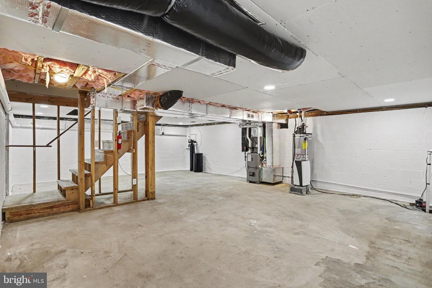 301 W Myrtle Street photo 24