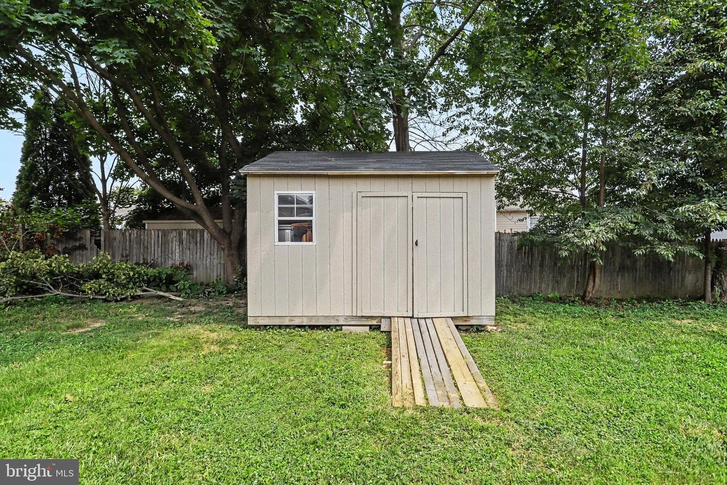 301 W Myrtle Street photo 27