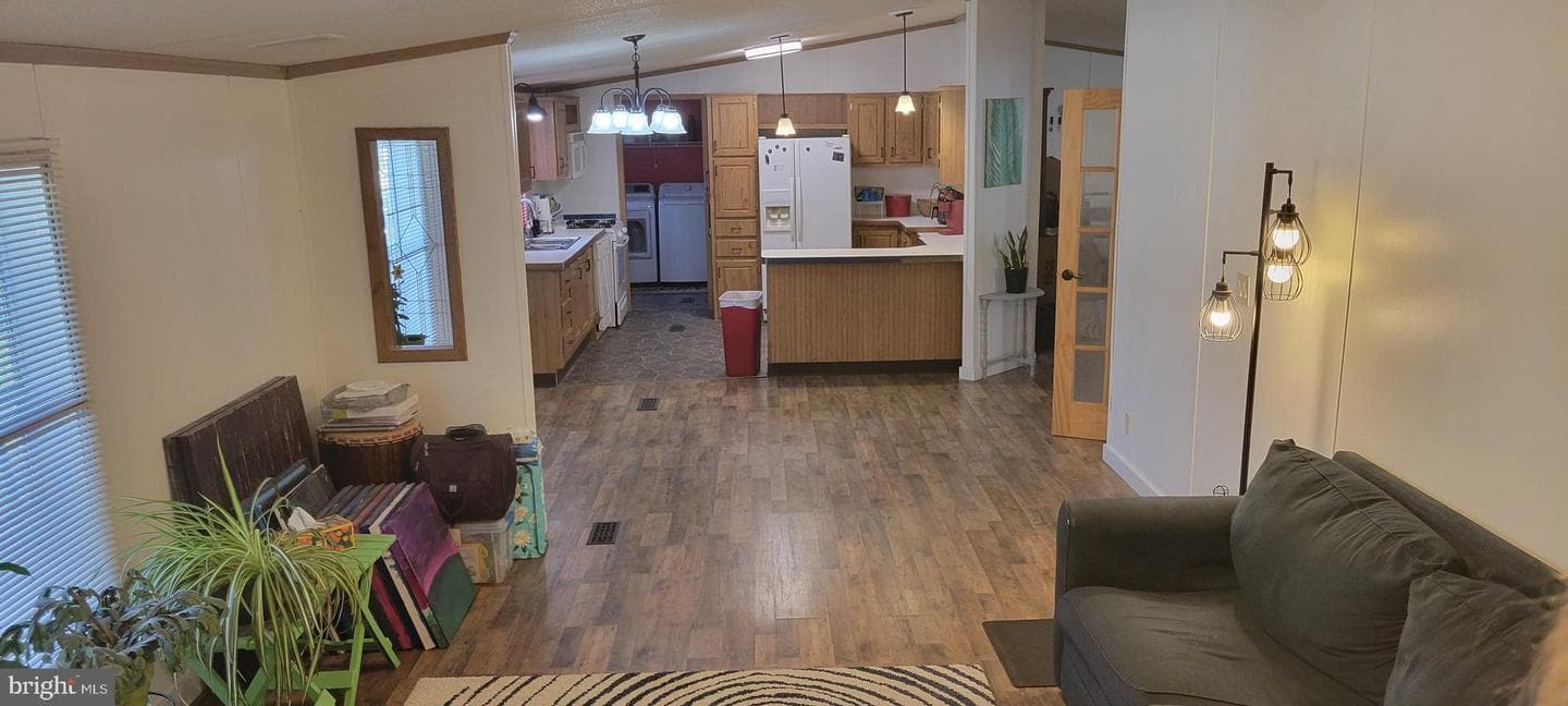 1021 Redwood Court photo 3