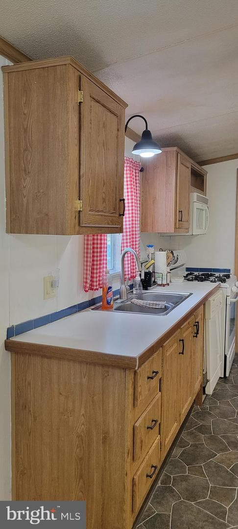 1021 Redwood Court photo 6