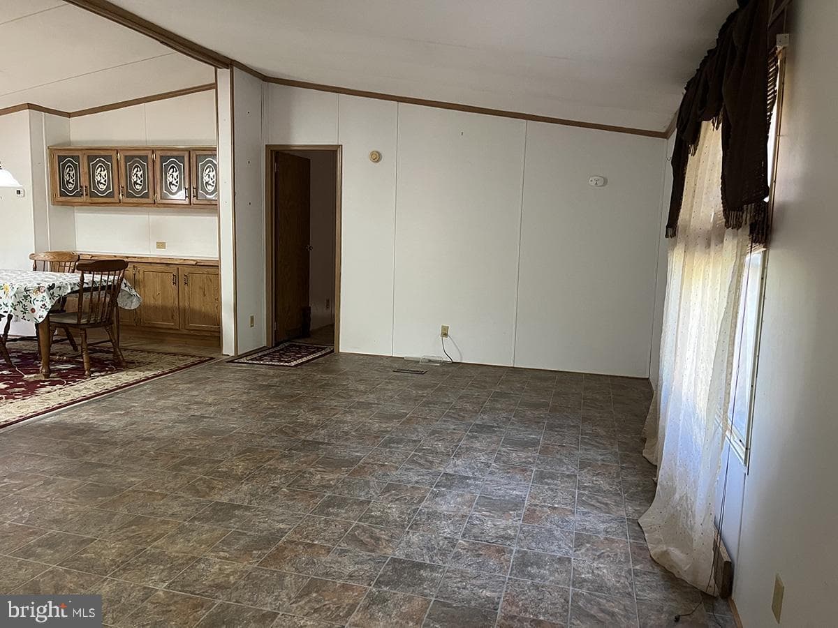 1011 Valley Court photo 2