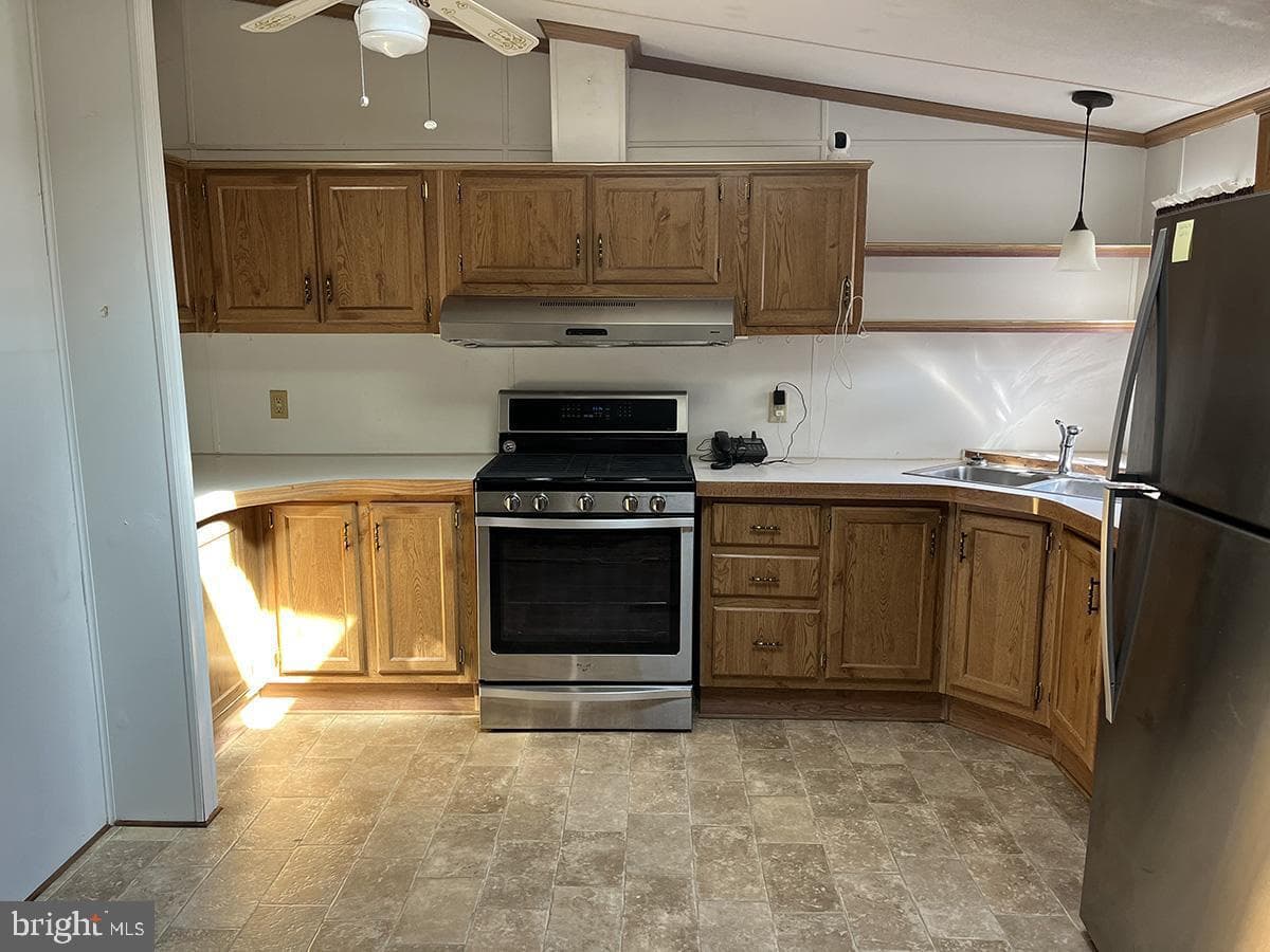 1011 Valley Court photo 7