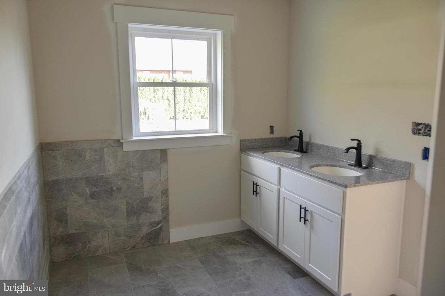 217 E Wilson Avenue photo 17