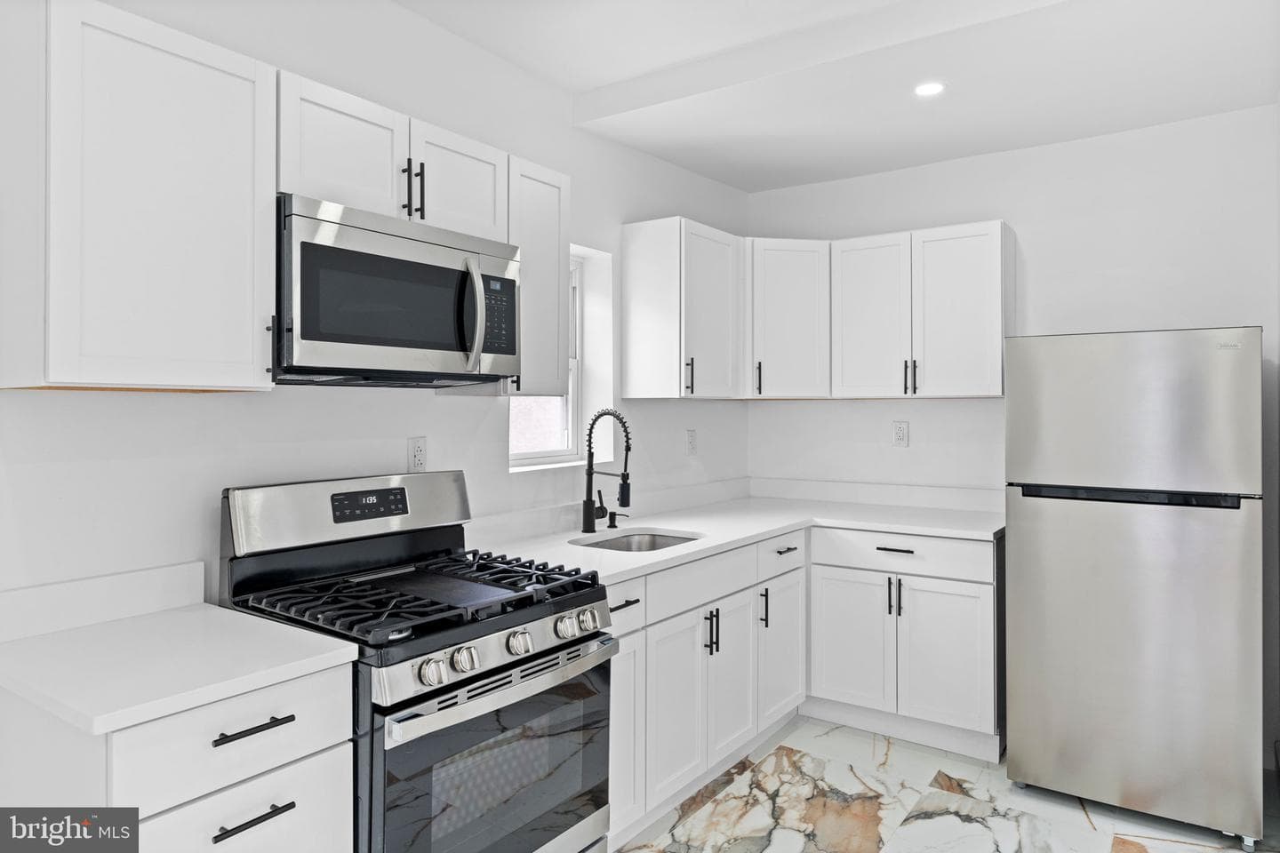 910 Pike Street photo 15