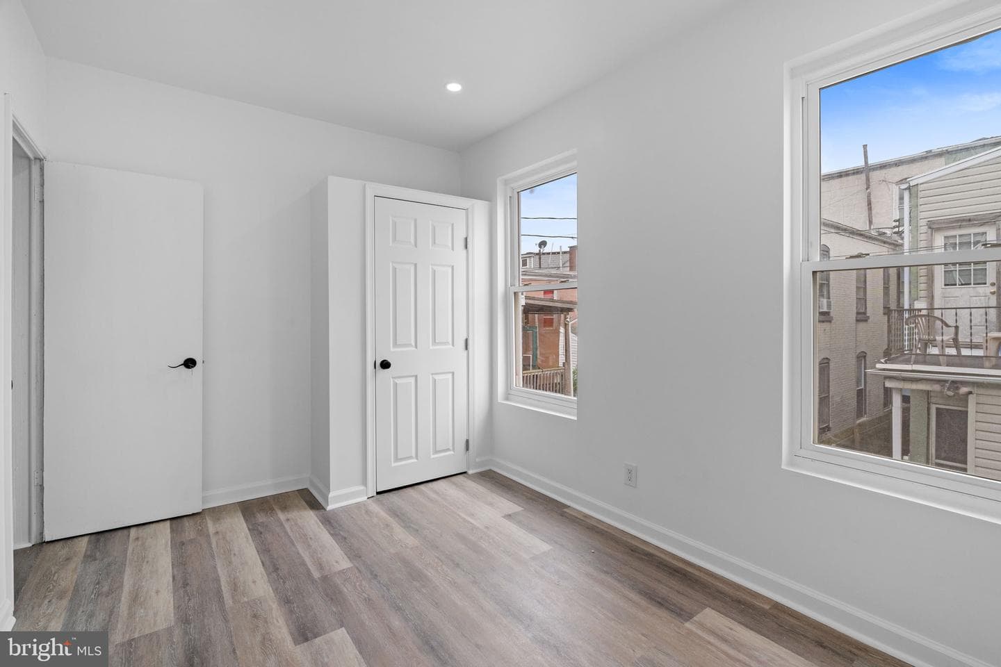 910 Pike Street photo 23