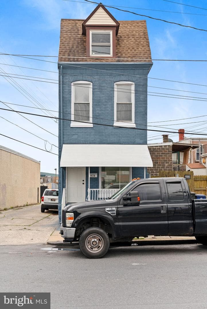 910 Pike Street photo 3