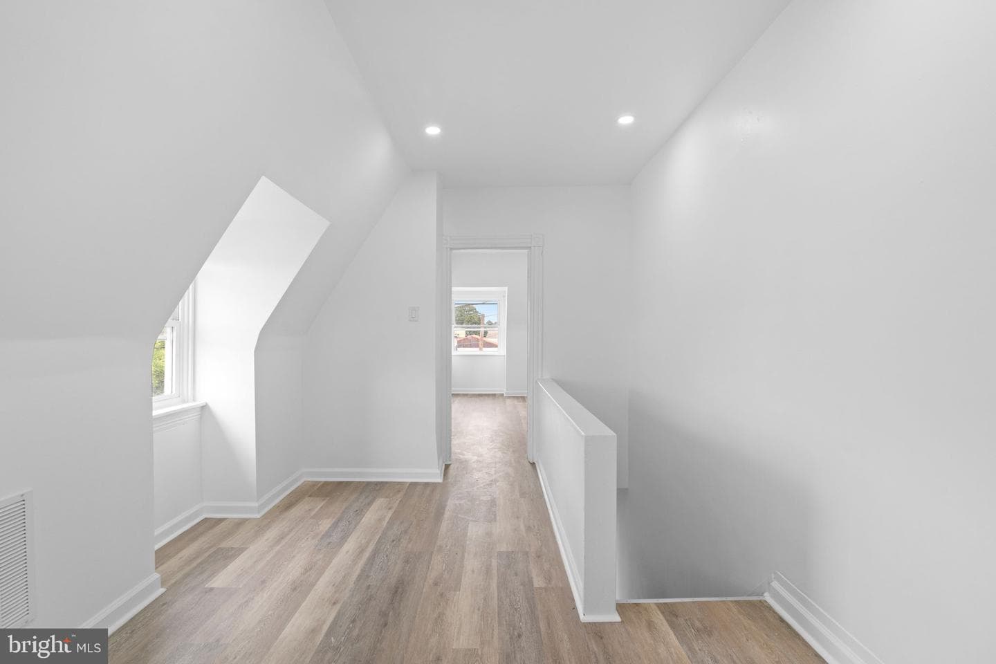 910 Pike Street photo 35