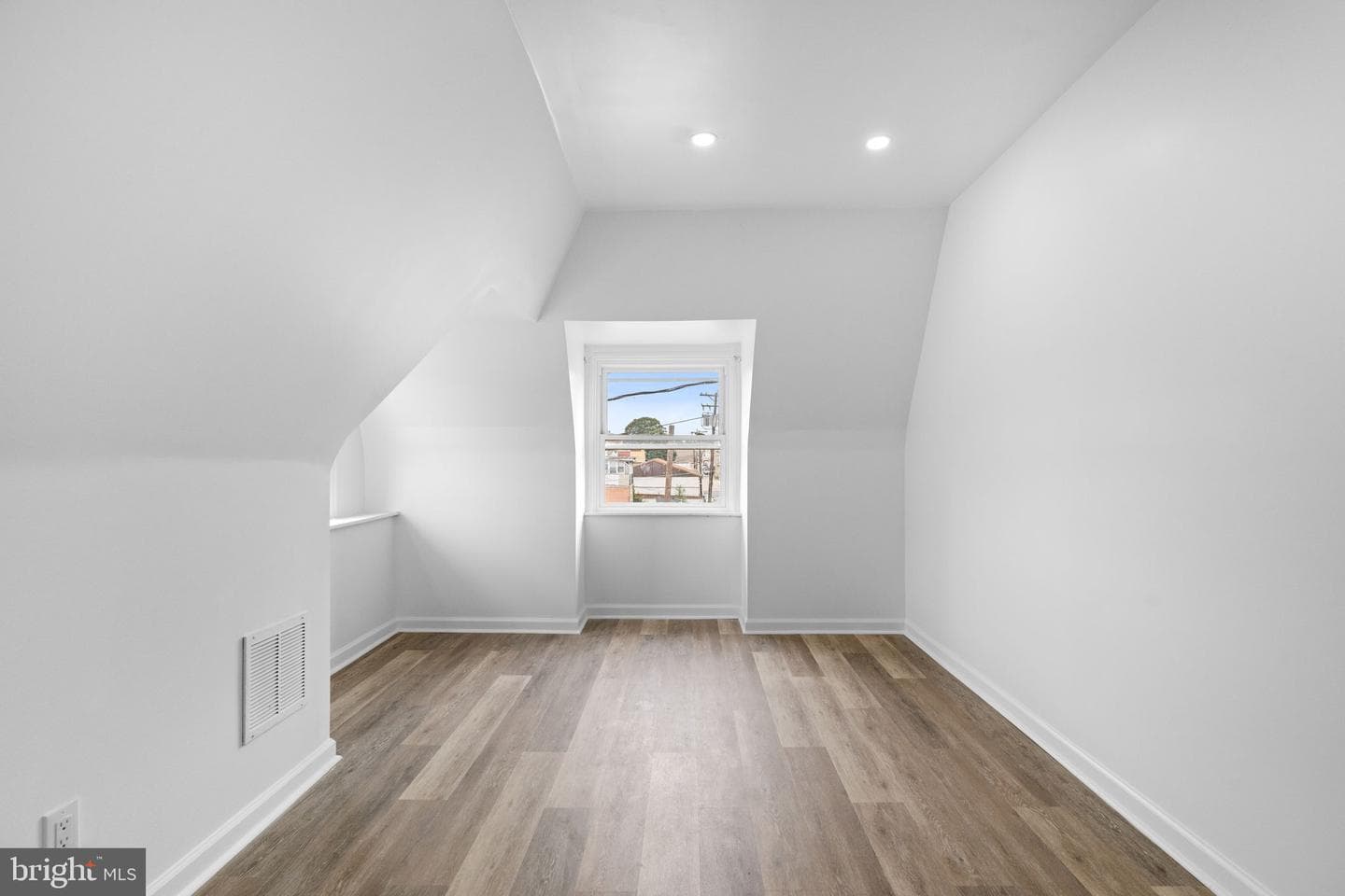 910 Pike Street photo 38