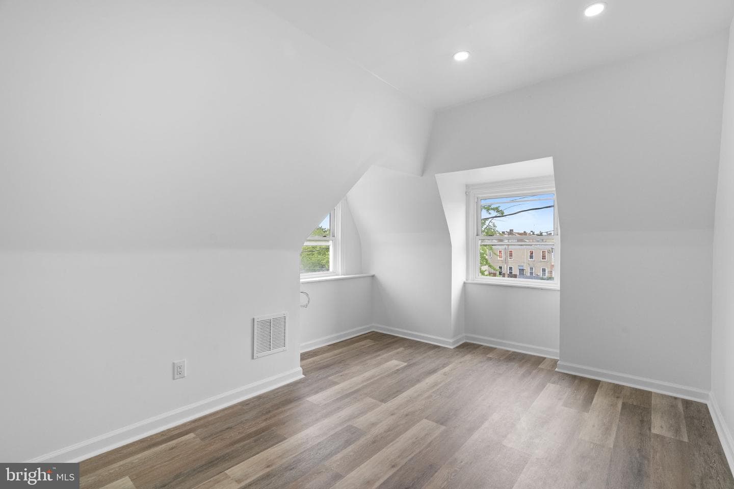 910 Pike Street photo 39