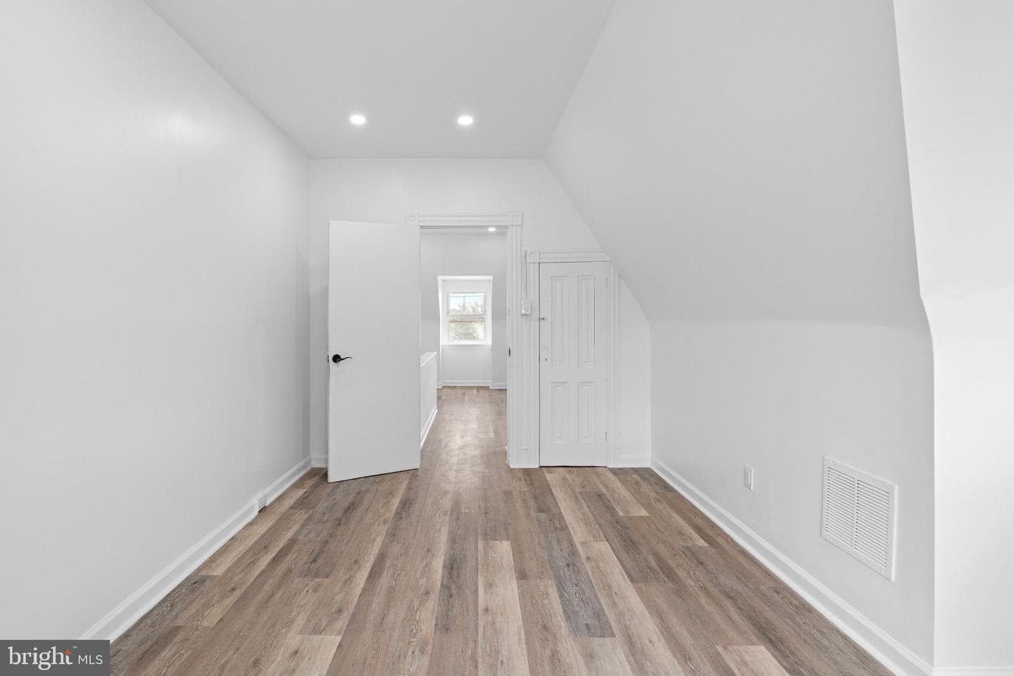 910 Pike Street photo 41