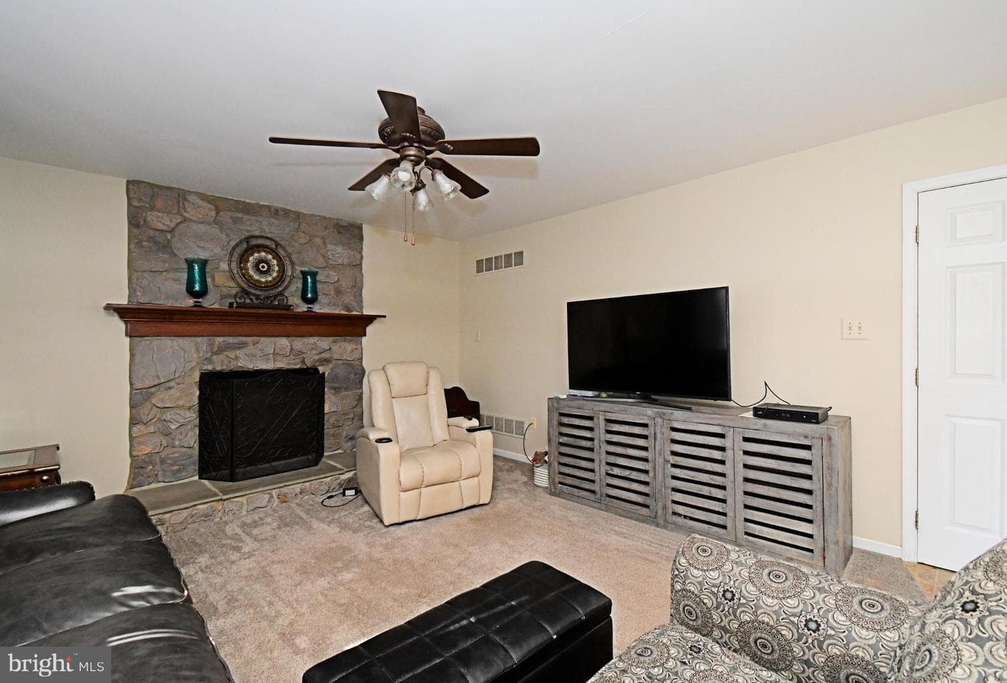 306 Kingston Drive photo 17