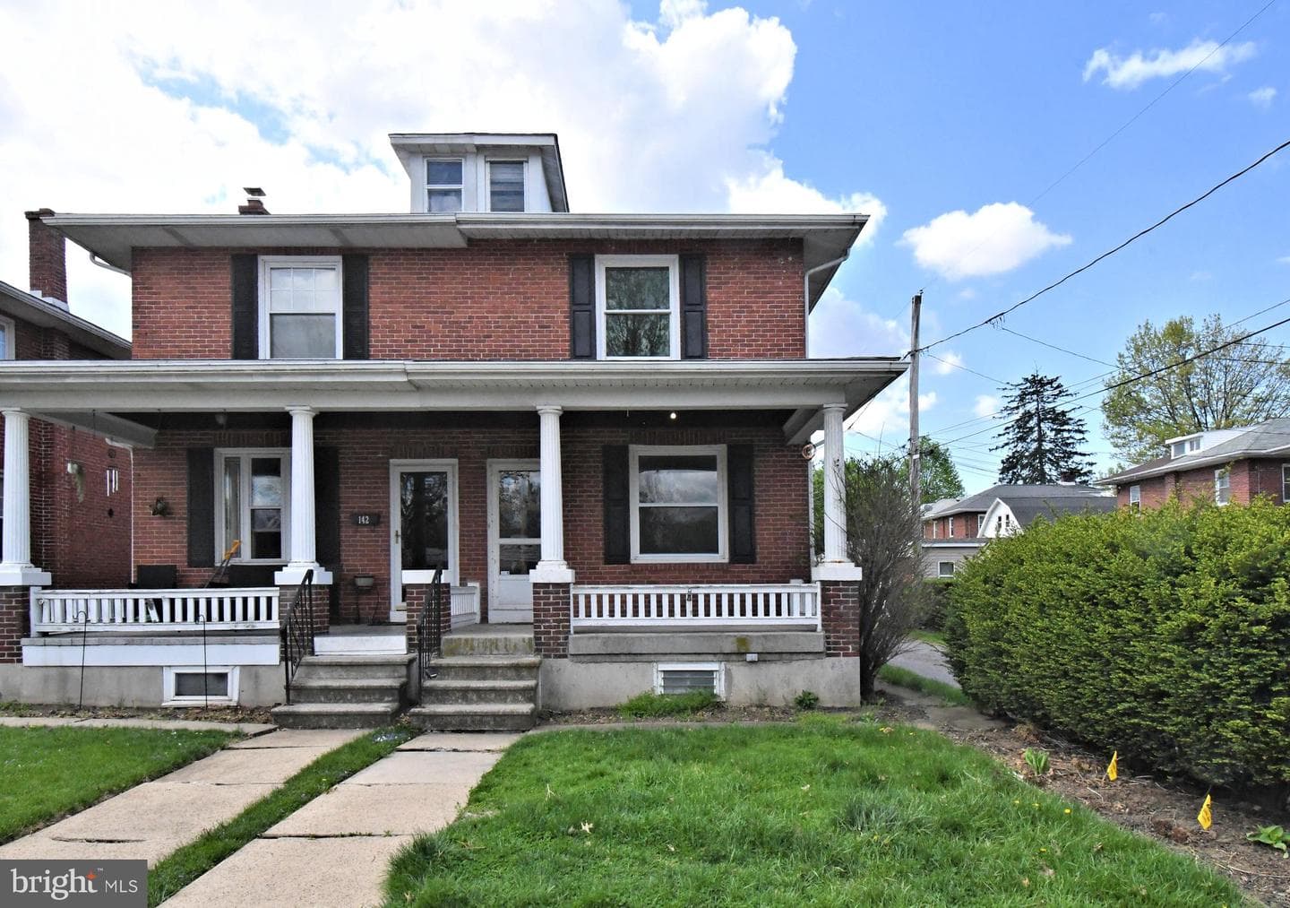 144 W Elm Street photo 2