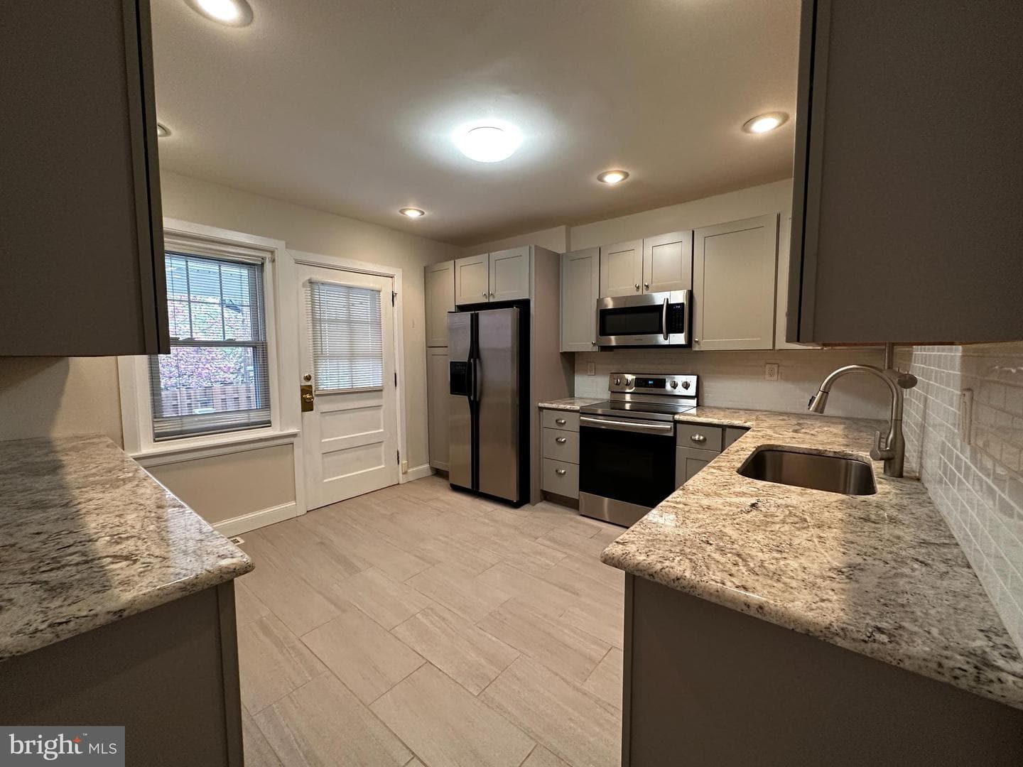 924 Franklin Street photo 6