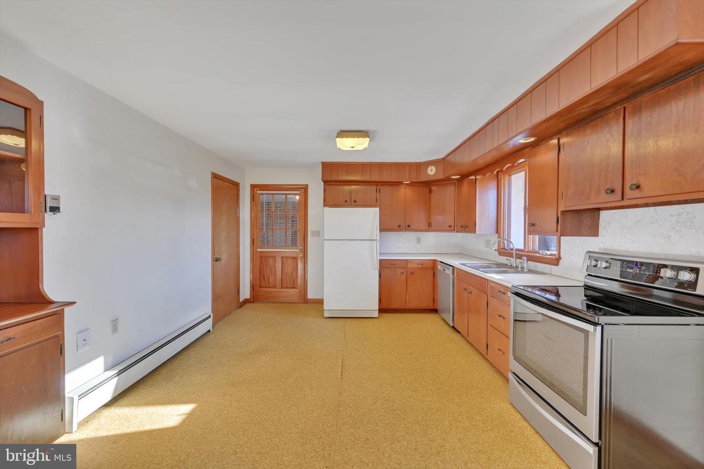 3137 E Galen Hall Road photo 9